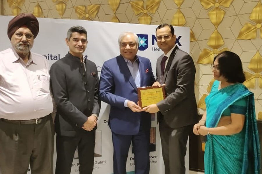 chikatsak-ratan-award-awarded-dr.-kapil-sharma-gastroqure